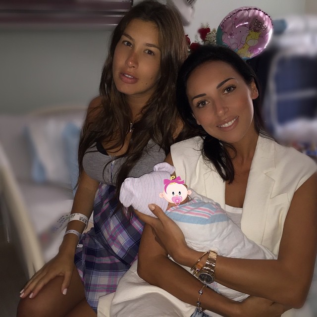 Алсу с Кети Топурией и ее новорожденной дочкой Оливией