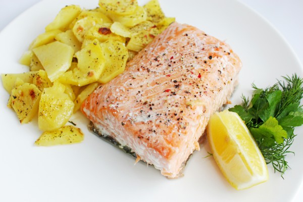 Рецепт 
                Запеченный лосось с картофельным гарниром
            