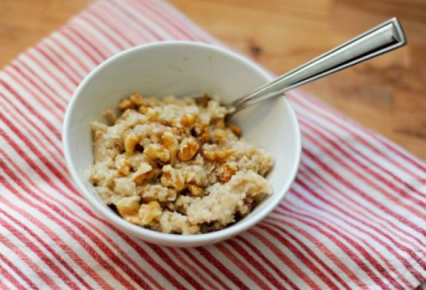 Рецепт 
                Полезный завтрак: Овсянка с орехами и медом
            