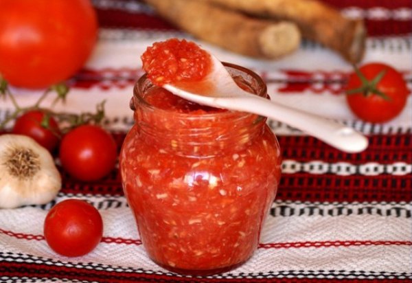 Рецепт 
                Острая приправа из помидоров и чеснока
            