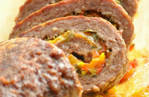 Рецепт 
                Мясной рулет с болгарским перцем и сыром
            