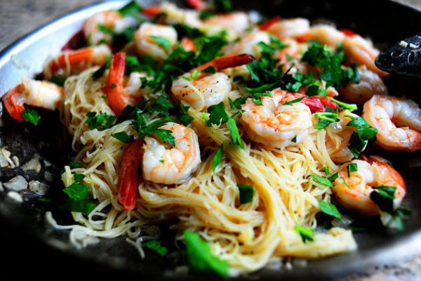 Рецепт 
                Спагетти с креветками и чесноком
            