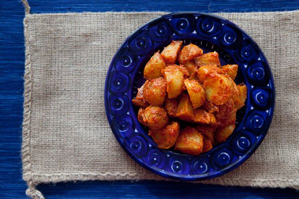 Рецепт 
                Испанский запеченный картофель с томатным соусом
            