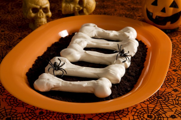 Рецепт 
                Рецепт на Хэллоуин: Кости из безе
            