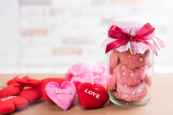 Рецепт 
                Рецепты на День Валентина: Розовое печенье с белым шоколадом
            