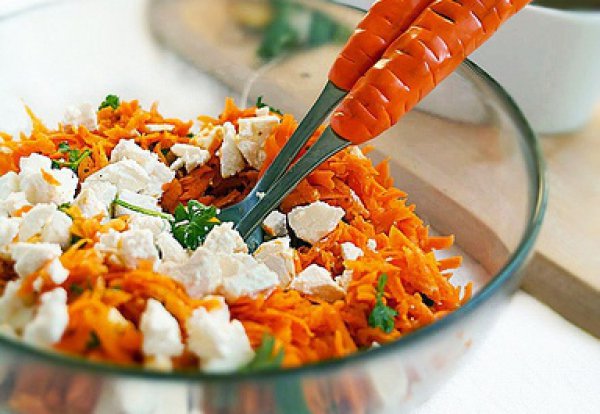 Рецепт 
                Салат из моркови с фетой и зеленью
            