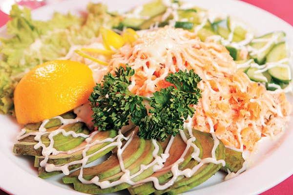 Рецепт 
                Новогодние рецепты: Салат с лососем и авокадо
            