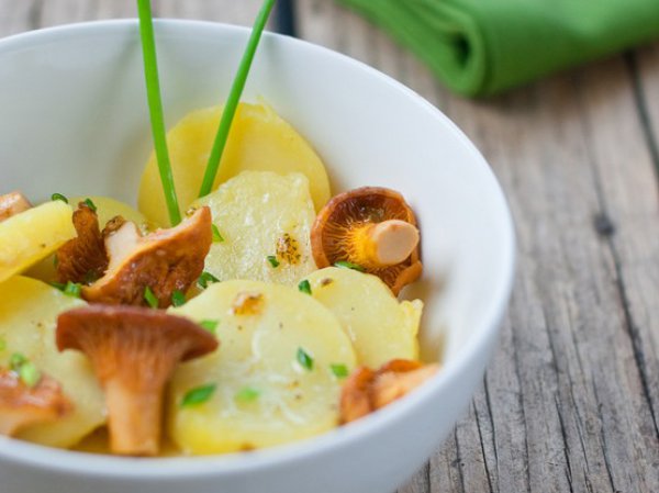 Рецепт 
                Картофельный салат с лисичками
            