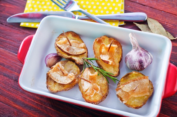 Рецепт 
                Запеченный картофель с салом
            