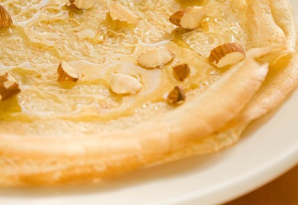 Рецепт 
                Блины с орехами и медом
            