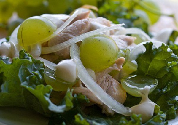Рецепт 
                Салат из курицы с виноградом
            
