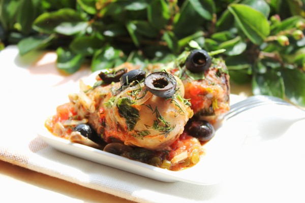 Рецепт 
                Куриные бедрышки с томатами и маслинами
            