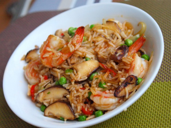 Рецепт 
                Жареный рис с креветками и шиитаке
            