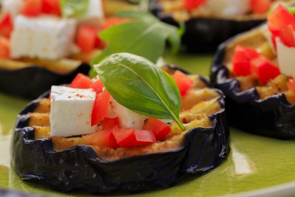 Рецепт 
                Закуска из баклажанов с помидорами и сыром
            