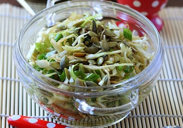 Рецепт 
                Салат из капусты с тыквенными семечками
            