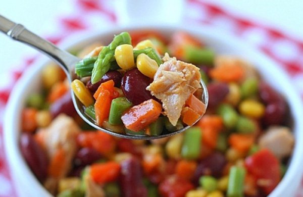 Рецепт 
                Салат из тунца с овощами
            