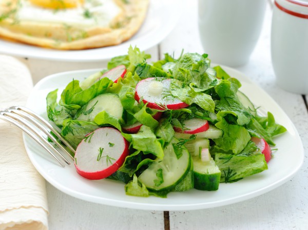 Рецепт 
                Весенний салат из редиса и огурцов
            