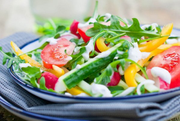 Рецепт 
                Овощной салат с чесночной заправкой
            