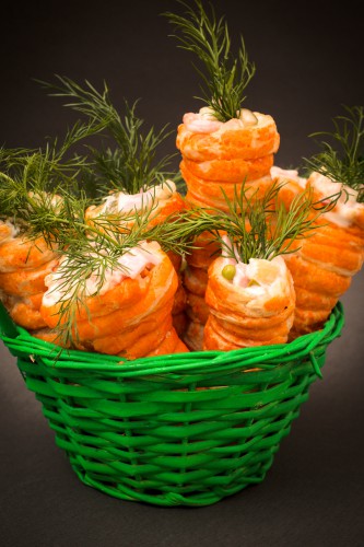 Рецепт 
                Детская Пасха: Слоеные морковки с яичным салатом
            