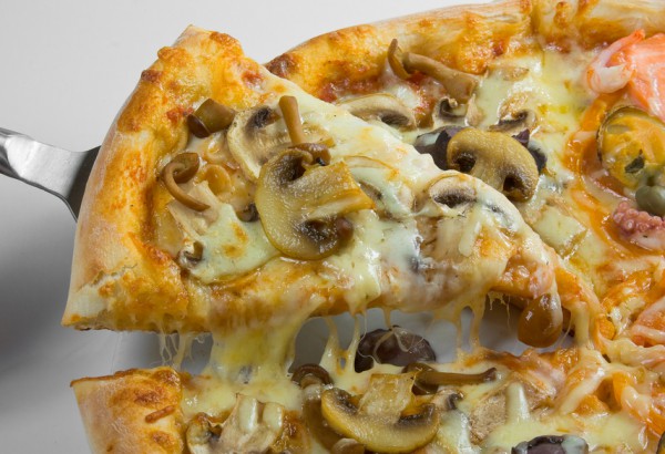Рецепт 
                Пицца с грибами, чесноком и сыром
            