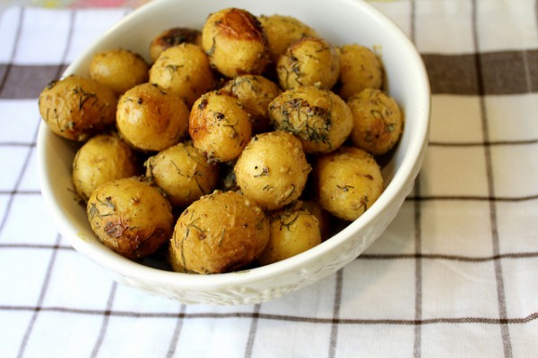 Рецепт 
                Запеченный картофель с укропом и чесноком
            