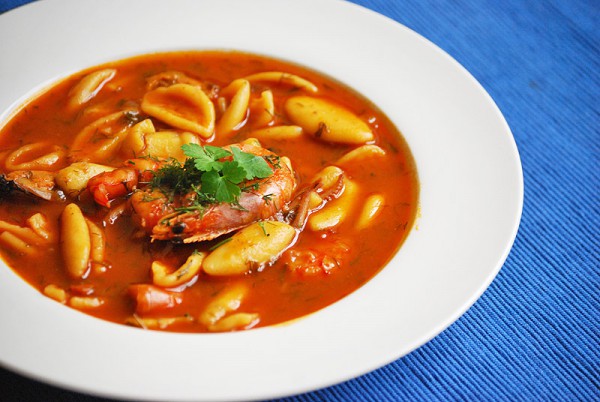 Рецепт 
                Томатный суп с морепродуктами и пастой
            