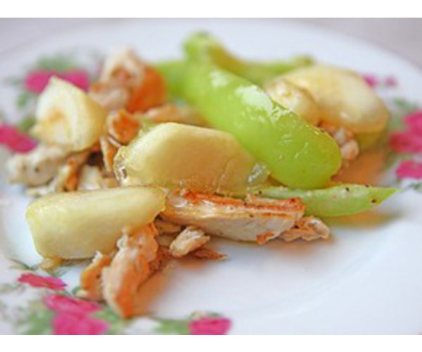 Рецепт 
                Куриный салат с карамелизированными яблоками
            