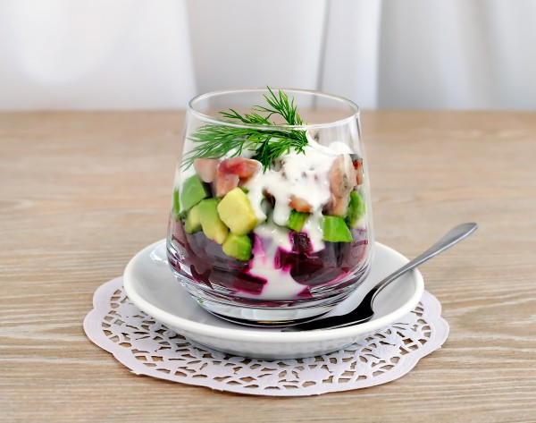 Рецепт 
                Рецепты на 8 марта: Салат из сельди, свеклы и авокадо
            