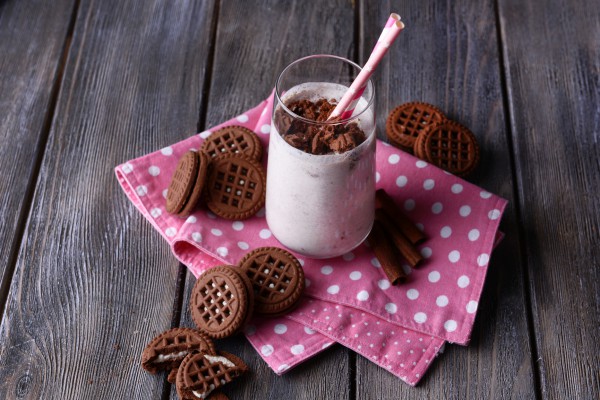 Рецепт 
                Молочный коктейль с шоколадным печеньем
            