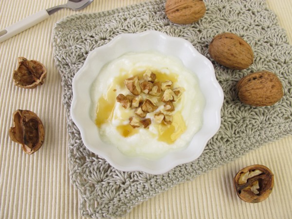 Рецепт 
                Греческий йогурт с медом и орехами
            