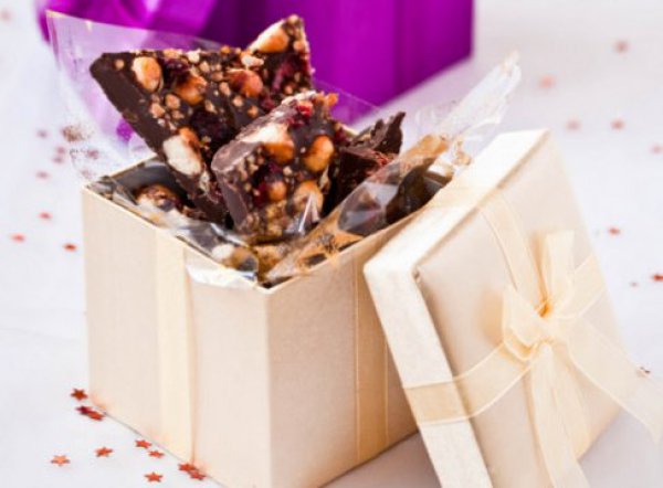 Рецепт 
                Рождественский шоколад с орехами и фруктами
            