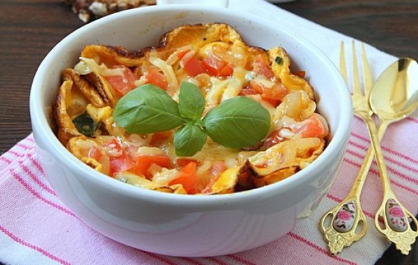 Рецепт 
                Субботний завтрак: Омлет с помидорами и сыром
            