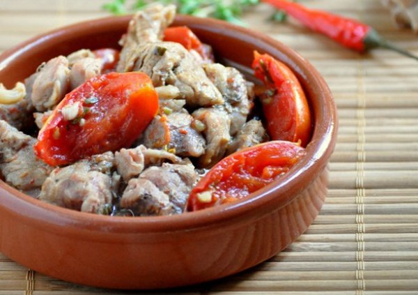 Рецепт 
                Пасхальный рецепт: Мясо, тушеное с томатами и пряными травами
            