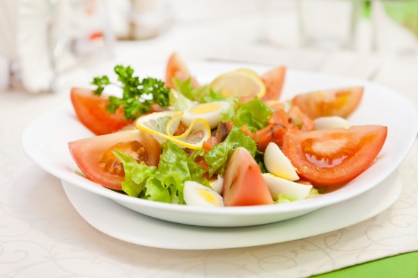 Рецепт 
                Новогодние рецепты: Салат с лососем и перепелиными яйцами
            