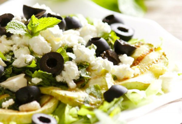 Рецепт 
                Летний салат из кабачков с фетой и маслинами
            