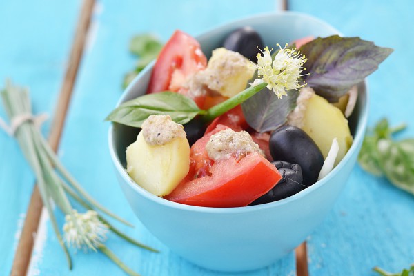 Рецепт 
                Картофельный салат с помидорами и маслинами
            