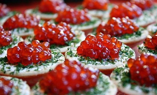Рецепт 
                Тарталетки с красной икрой и сливочным сыром
            