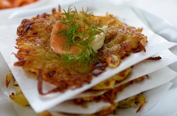 Рецепт 
                Драники с соленым лососем
            