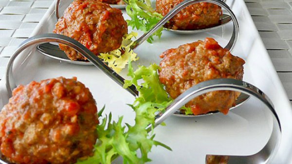 Рецепт 
                Фрикадельки по-испански в томатном соусе
            