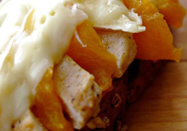 Рецепт 
                Куриное филе с абрикосами и сыром
            