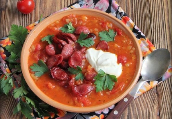 Рецепт 
                Томатный суп с копчеными колбасками
            