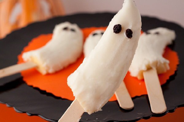 Рецепт 
                Привидения на Хэллоуин: Бананы в белом шоколаде
            
