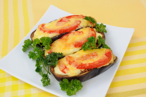 Рецепт 
                Фаршированные баклажаны с помидорами и сыром
            