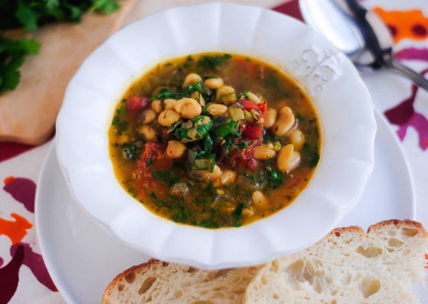 Рецепт 
                Томатный суп с белой фасолью
            