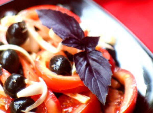 Рецепт 
                Салат из помидоров с оливками и сыром
            