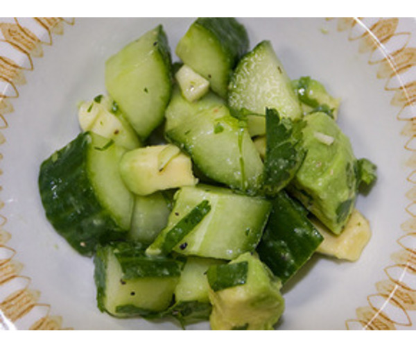 Рецепт 
                Салат из авокадо и огурцов
            