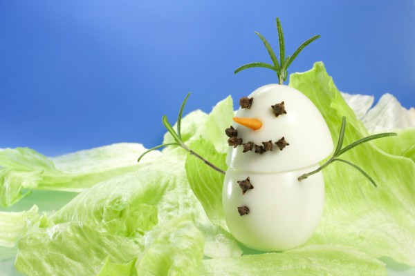 Рецепт 
                Детский Новый год: Снеговичок из яиц
            