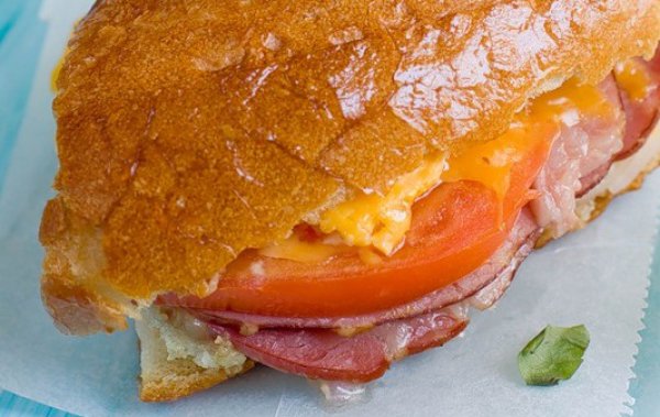Рецепт 
                Сытный завтрак: Теплый яичный сэндвич
            