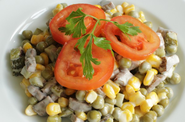 Рецепт 
                Мясной салат с овощами и кукурузой
            