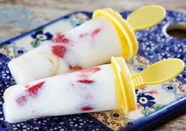 Рецепт 
                Йогуртовое мороженое с клубникой и бананами
            